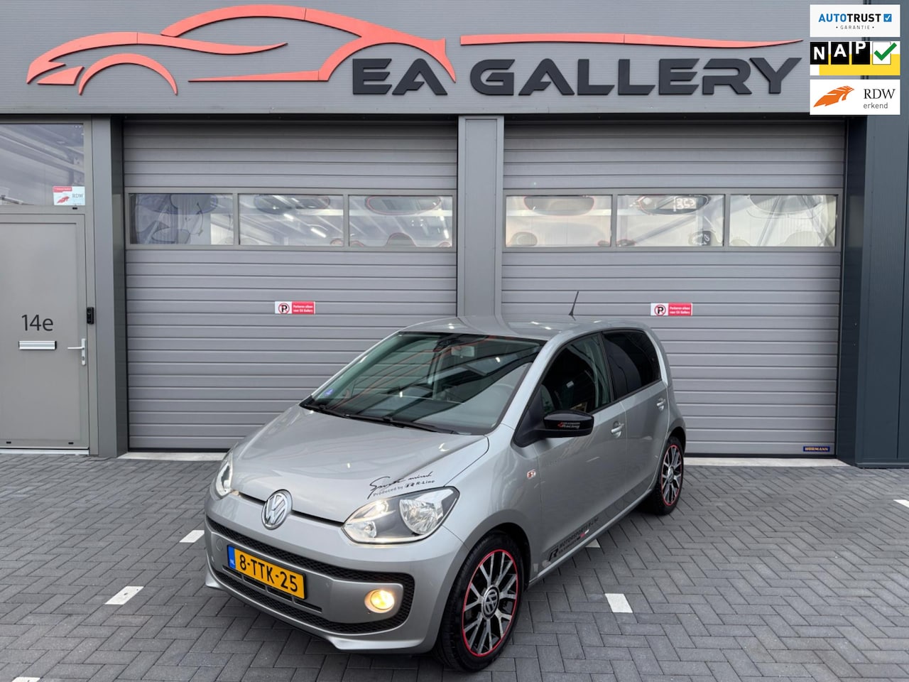 Volkswagen Up! - 1.0 groove up! BlueMotion R-Line NAP - AutoWereld.nl