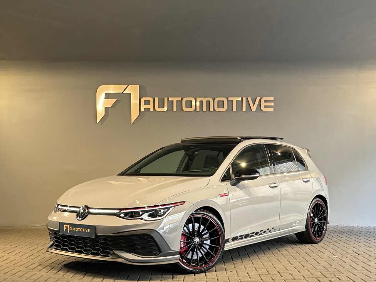Volkswagen Golf - 2.0 TSI GTI Clubsport 45 Jahre Pano|HuD|Akra - AutoWereld.nl