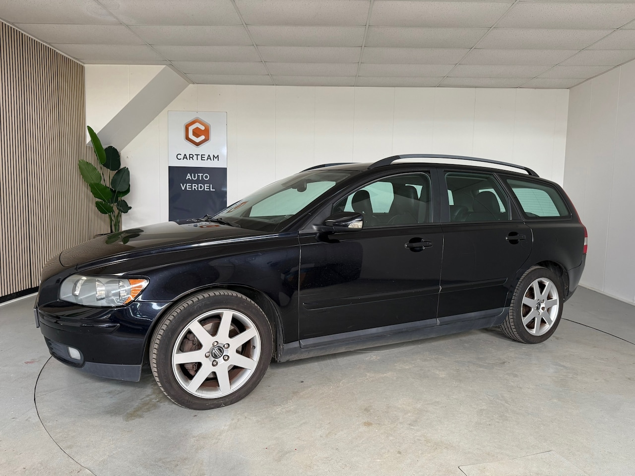 Volvo V50 - 2.4i Momentum Airco, LMV - AutoWereld.nl