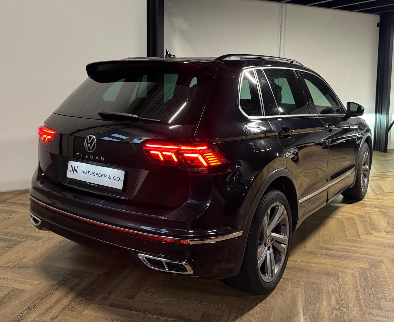 Volkswagen Tiguan - 1.5 TSI R-Line PANO KEYLESS VOL' - AutoWereld.nl