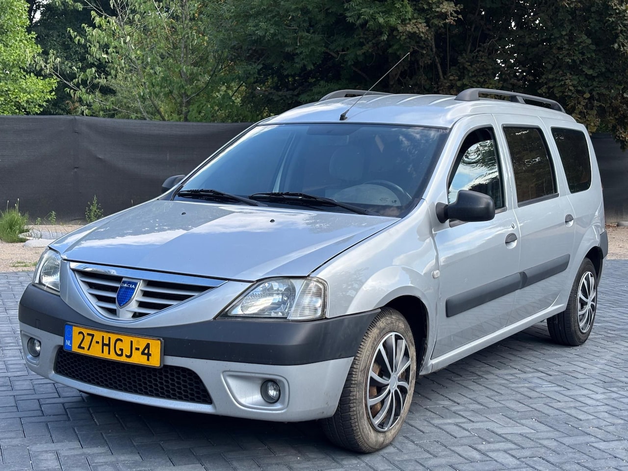 Dacia Logan MCV - 1.6-16V Lauréate/Airco/Cruise/Nap - AutoWereld.nl
