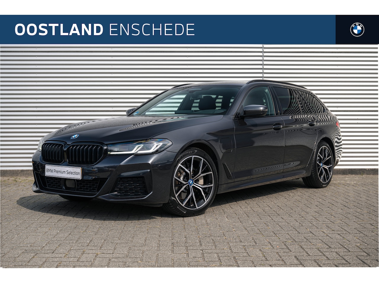 BMW 5-serie Touring - 530e xDrive High Executive M Sport Automaat / Panoramadak / Trekhaak / Achteruitrijcamera - AutoWereld.nl
