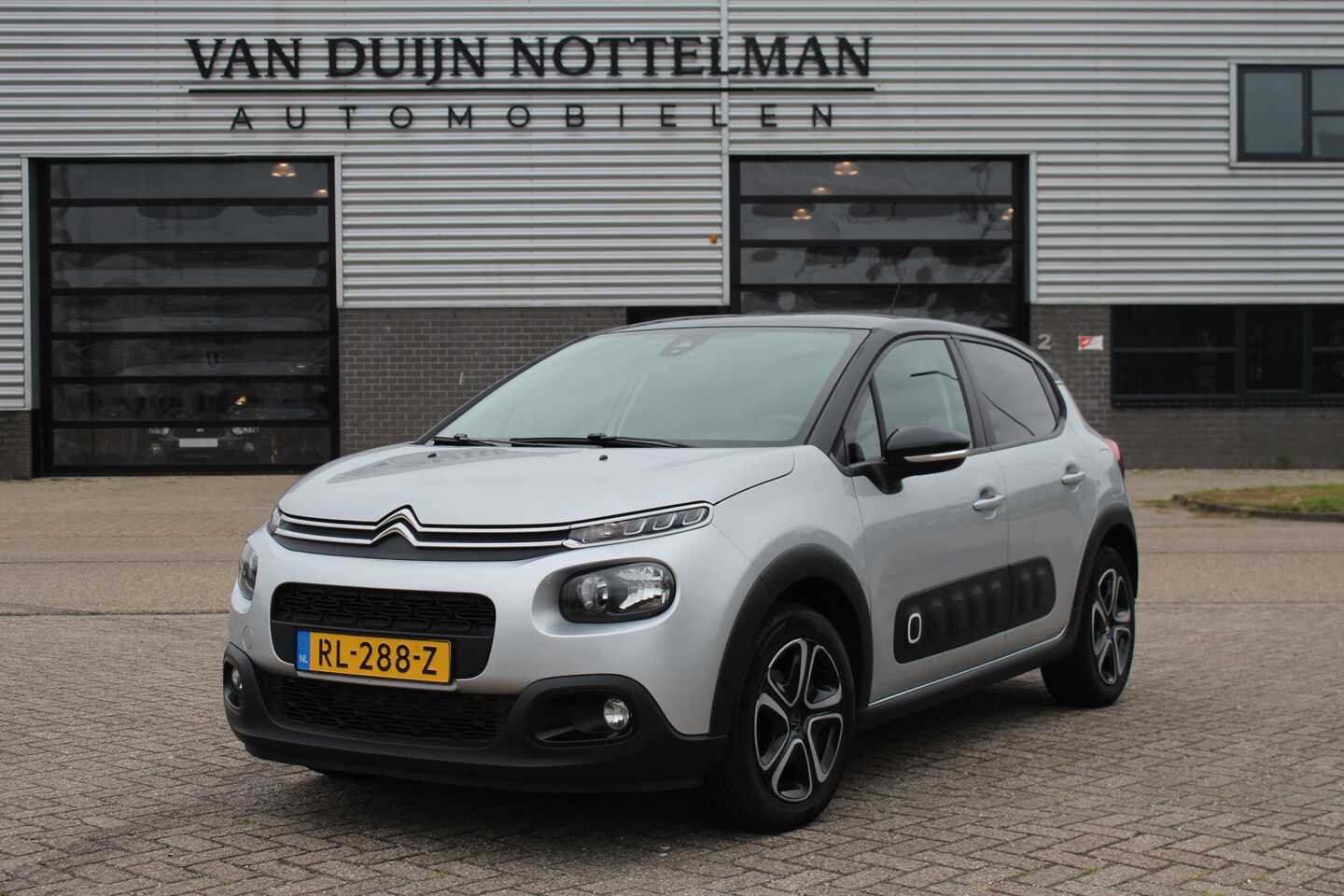 Citroën C3 - 1.2 PureTech Feel Edition / Carplay / PDC / N.A.P. - AutoWereld.nl