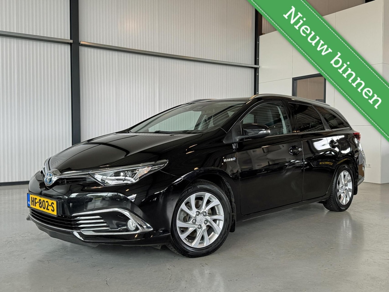 Toyota Auris Touring Sports - 1.8 Hybrid Lease Exclusive|Panoramadak|Navi|Camera| - AutoWereld.nl