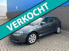 Audi A3 Sportback - 1.6 FSI Ambiente | 5-Deurs | Parkeersensoren | Cruise Control | Climate Control | Lichtmet