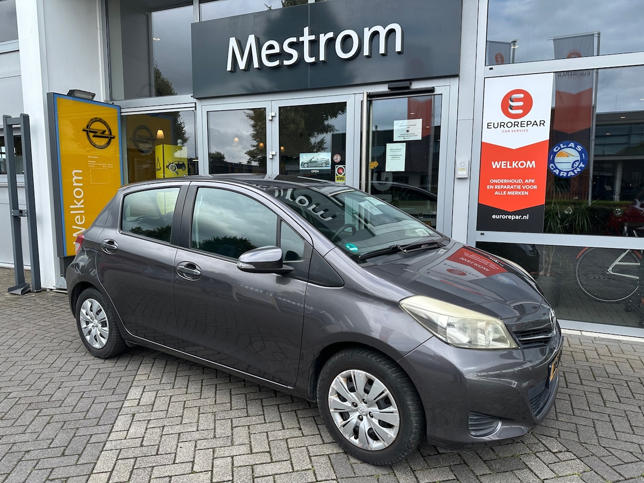 Toyota Yaris - 1.0 VVT-i Aspiration airco navigatie trekhaak telefoon - AutoWereld.nl