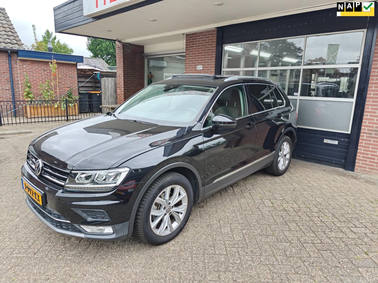 Volkswagen Tiguan - 1.4 TSI 4Motion Highline 1.4 TSI 4Motion Highline, Panorama, Virtual, PDC, NAVi, Clima, Led! - AutoWereld.nl