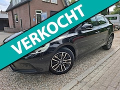 Volvo V40 - 2.0 T2 Momentum dealer ohdn LED stoelverw navi pdc etc
