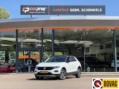 Volkswagen T-Roc - 1.0 TSI UNITED 110 pK | CARPLAY | Stoelverwarming | 17" L.M. | Parkeersensoren V+A |