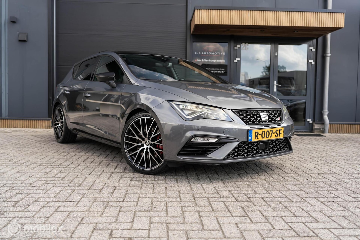 SEAT Leon - 2.0 TSI CUPRA 300 – 2018 | 301 PK | Automaat |Pano - AutoWereld.nl