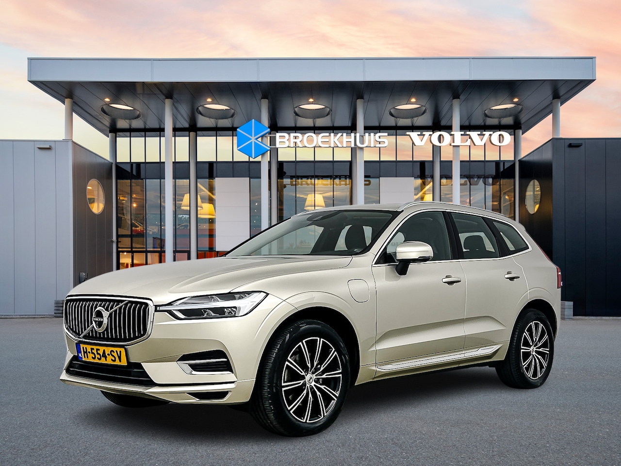 Volvo XC60 - T8 Recharge AWD Inscription | 19" | Panoramadak | 360 Camera | Harman Kardon | Trekhaak | - AutoWereld.nl