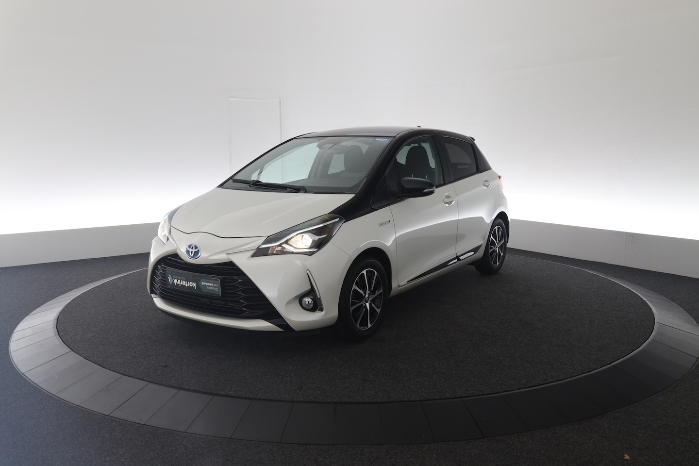 Toyota Yaris - 1.5 Hybrid Bi-Tone 1.5 Hybrid Bi-Tone - AutoWereld.nl