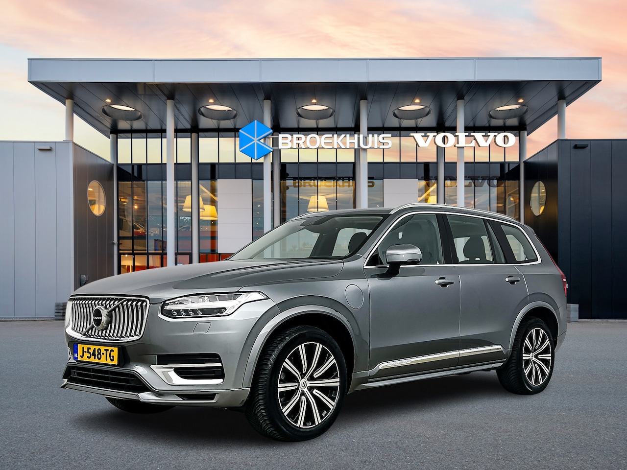 Volvo XC90 - T8 Recharge Inscription | 20" Allseason | Luchtvering | Geventileerd Nappa | Stoelmassage - AutoWereld.nl
