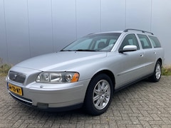 Volvo V70 - 2.4 Edition II Leder, trekhaak, parkeersensor, nieuwe distr. riem,  rijklaar!
