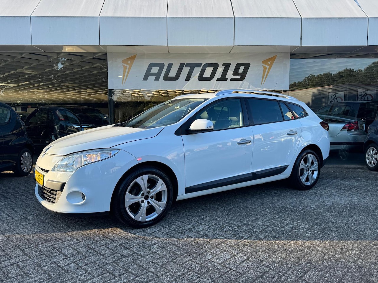 Renault Mégane Estate - 2.0-16V 140 Grandtour Dynamique CVT - AutoWereld.nl