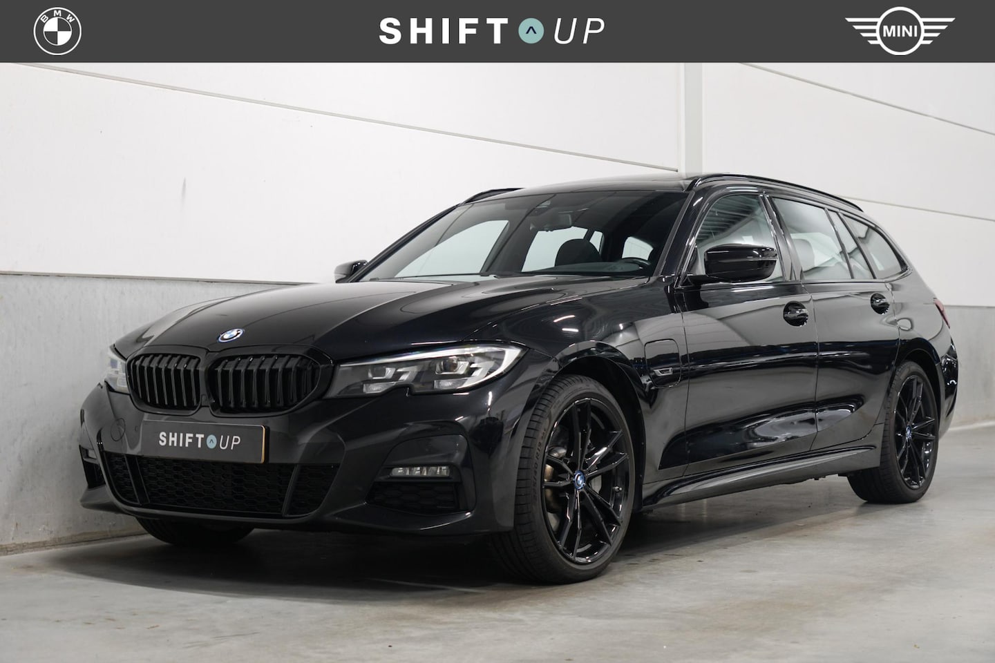 BMW 3-serie Touring - 330e xDrive | M-Sport | Panoramadak | Elektr. Trekhaak | Hifi - AutoWereld.nl