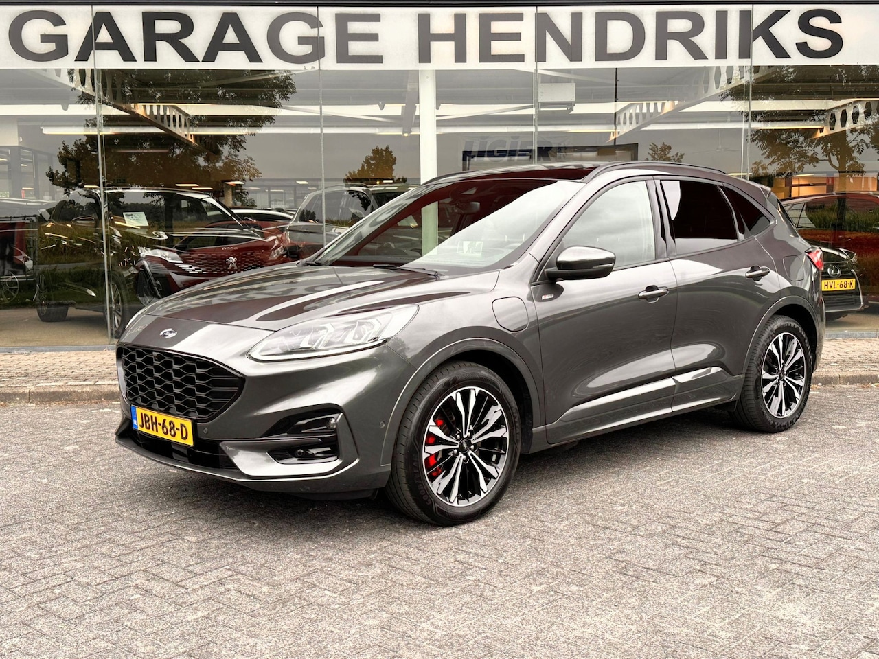 Ford Kuga - 2.5 PHEV ST-Line X | Pano | Trekhaak 1500kg | Blindspot | occasion - AutoWereld.nl