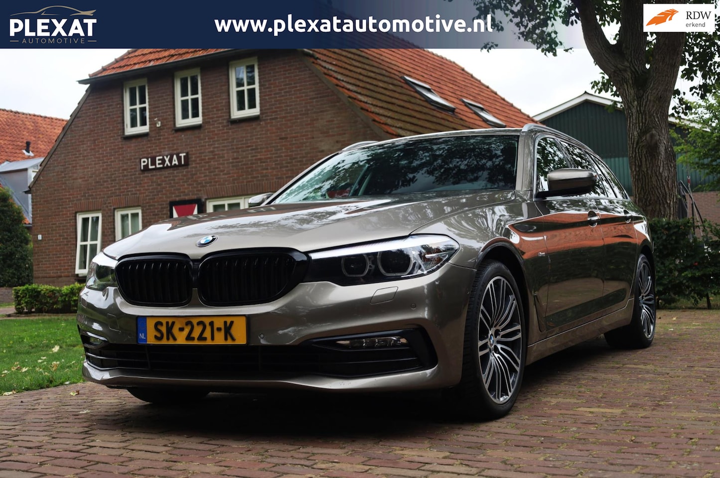 BMW 5-serie Touring - 520d High Executive Sportline Aut. | Dealeronderhouden | Atlaszeder | Stuurwielverwarming - AutoWereld.nl