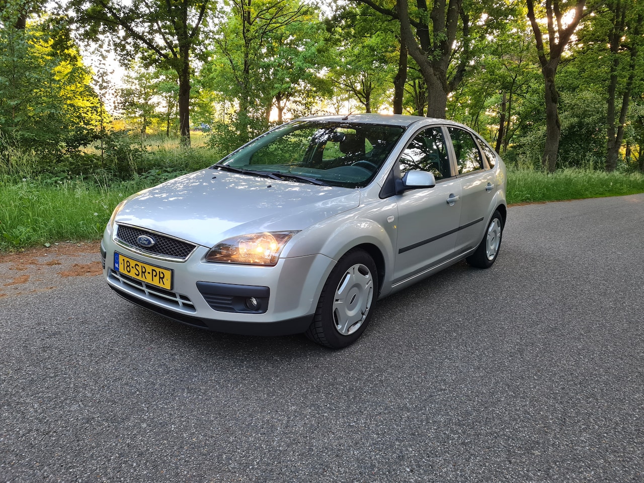 Ford Focus - 1.6-16V Futura Automaat NWE banden, Goed onderhouden - AutoWereld.nl