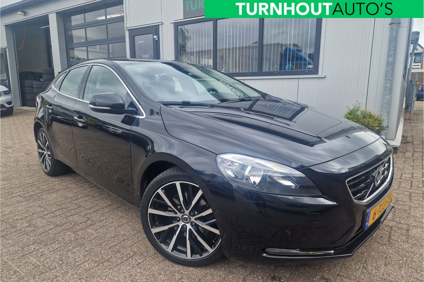Volvo V40 - 1.6 T4 Momentum Distributieriem vervangen | Dealeronderhoud - AutoWereld.nl