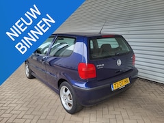 Volkswagen Polo - 1.4-16V Trendline