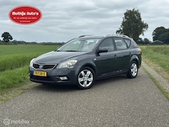 Kia Cee'd Sporty Wagon - 1.4 CVVT Navigator Plus Pack Climate Cruise Trekhaak Nieuwe APK