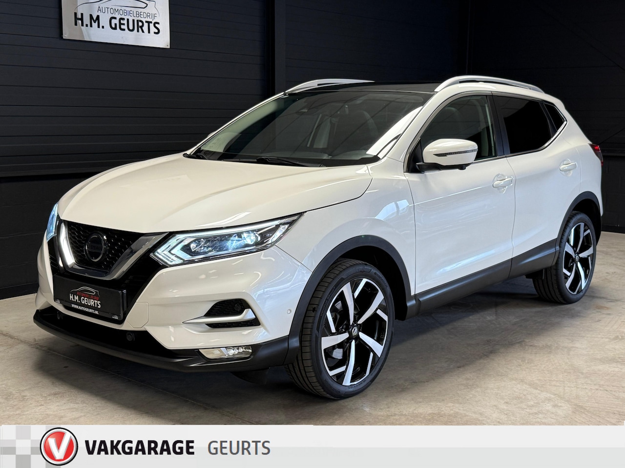 Nissan Qashqai - 1.3 DIG-T Tekna Pano 19Inch Navi 360Cam Cruise Zeer Compleet! Fully Serviced! - AutoWereld.nl