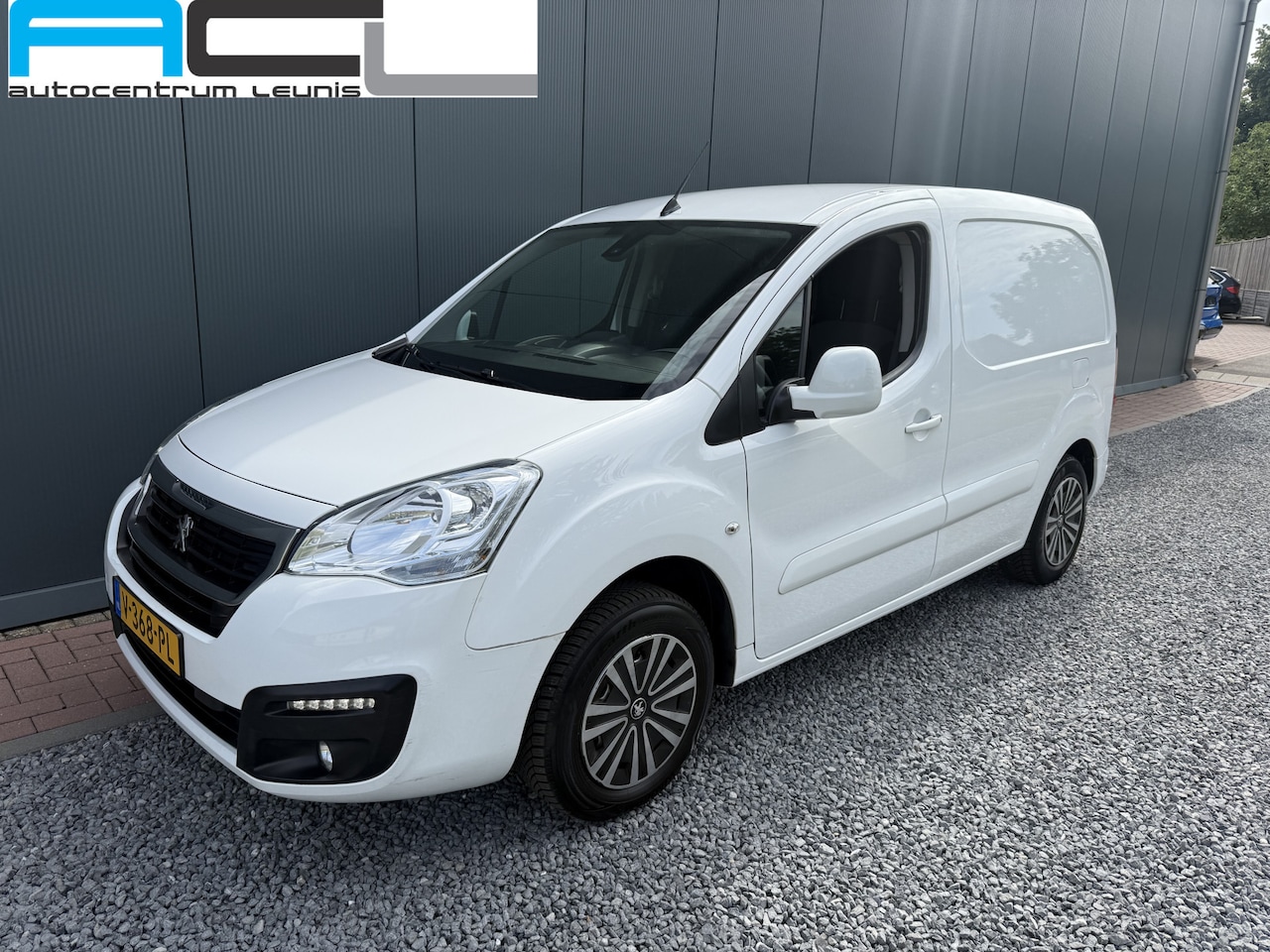 Peugeot Partner - 120 1.6 BlueHDi 75 L1 Premium Pack 120 1.6 BlueHDi 75 L1 Premium Pack 3-zitter - AutoWereld.nl
