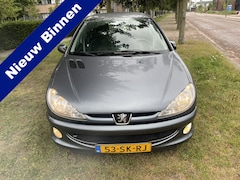 Peugeot 206 - 1.4-16V Air-line 3 Mooie 206 5 deurs zeer koude Airco geen mankementen zie foto’s