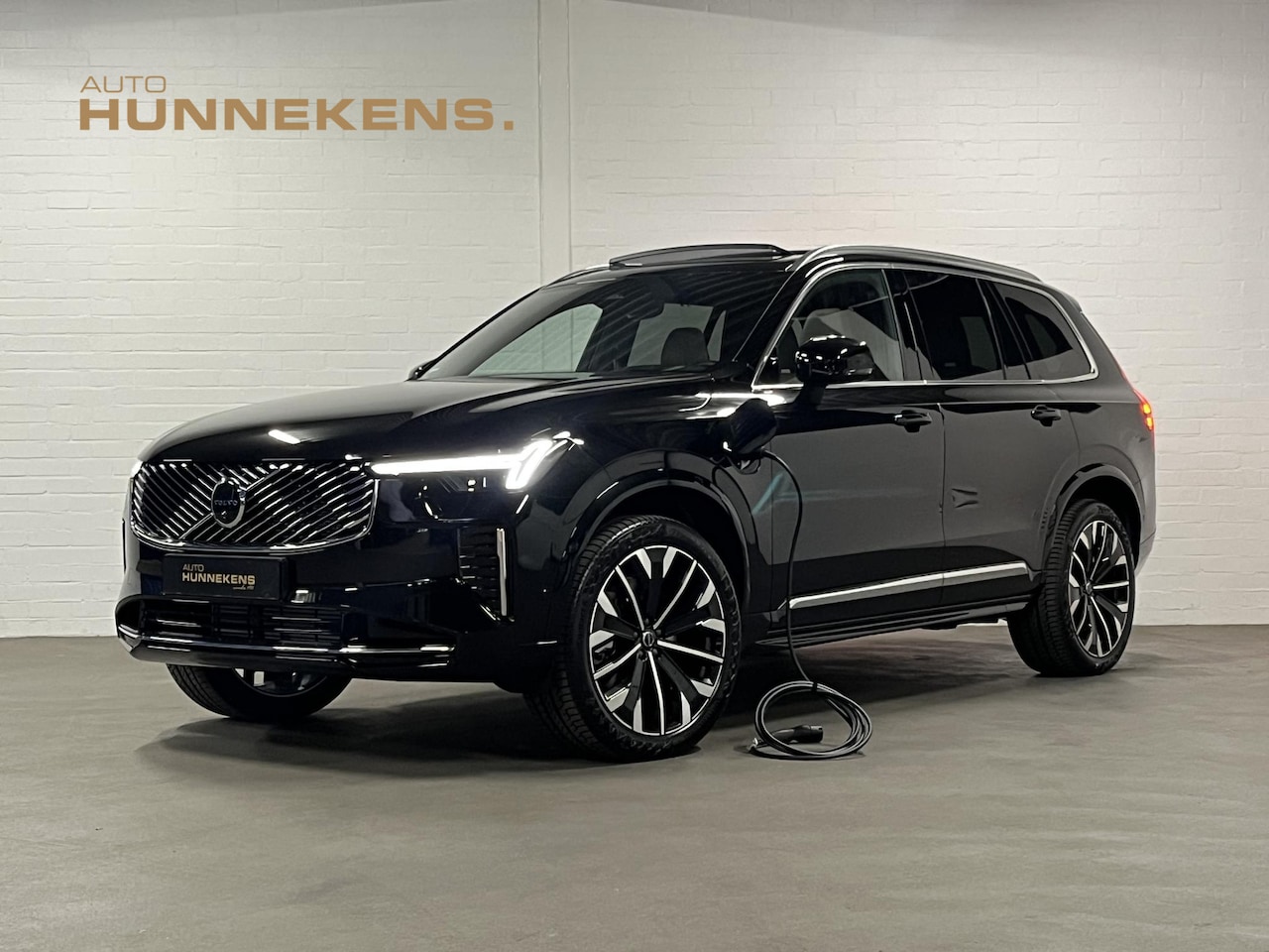 Volvo XC90 - 2.0 T8 Plug-in hybrid AWD Ultra Bright *Facelift* | Luchtvering | Open dak | Adapt. Cruise - AutoWereld.nl