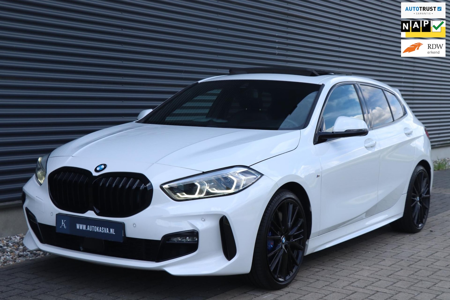 BMW 1-serie - 118i High Executive | M-Pakket - Pano - VOL! - AutoWereld.nl