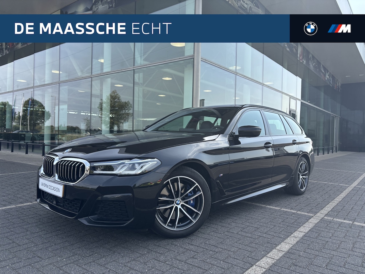 BMW 5-serie Touring - 530i xDrive High Executive M Sport Automaat / Panoramadak / Trekhaak / Laserlight / Achter - AutoWereld.nl