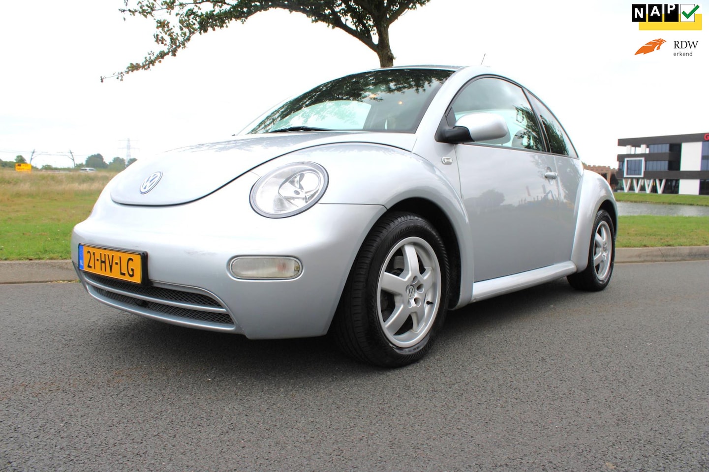 Volkswagen New Beetle - 2.0 Highline Airco, - AutoWereld.nl