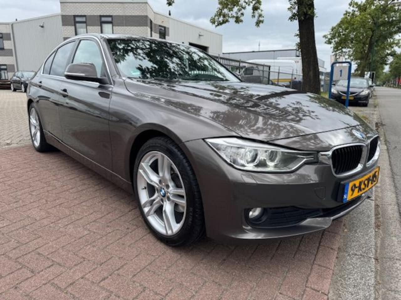 BMW 3-serie - 320i Efficient Dynamics Edition Executive Airco/ECC,Navigatie,Leder Interieur - AutoWereld.nl