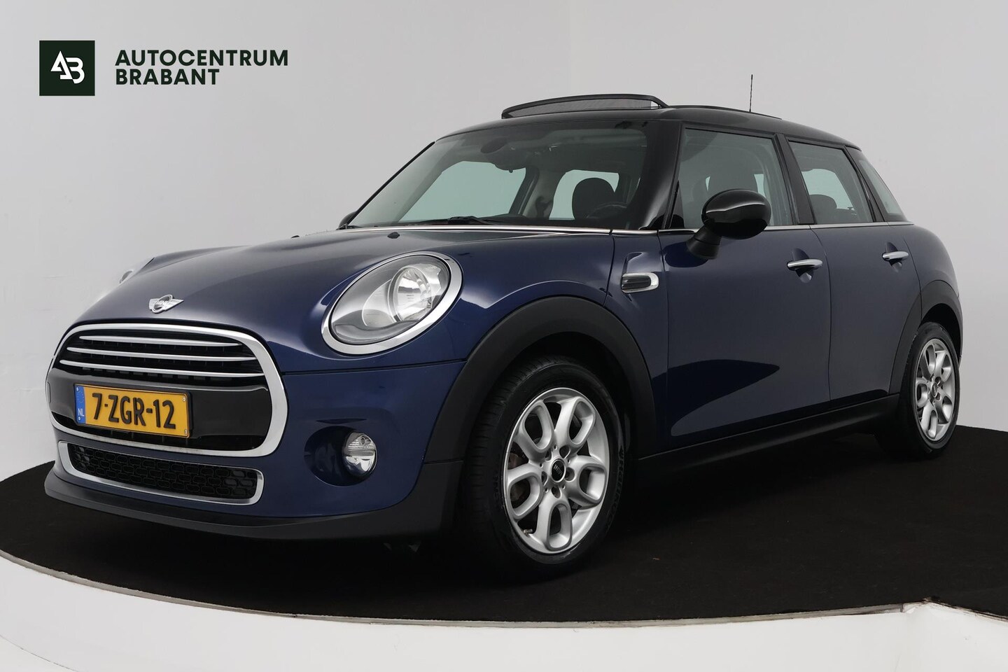 MINI Cooper - Mini 1.5 Business (PANORAMADAK, CRUISE, NAVIGATIE, SFEERVERLICHTING, DEALER ONDERHOUDEN) - AutoWereld.nl