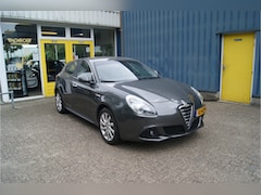 Alfa Romeo Giulietta - 1.4 T Distinctive 170 pk, Airco/ECC, Navi, MOOI