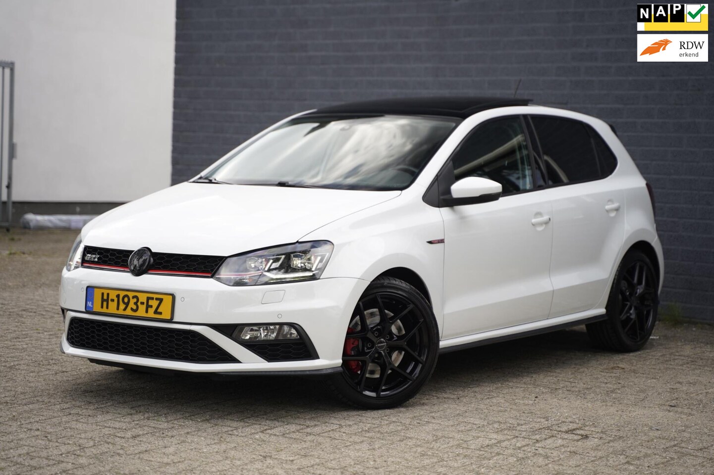 Volkswagen Polo - 1.8 TSI GTI 1.8 TSI GTI 220pk, DSG, Panoramadak, NAP - AutoWereld.nl