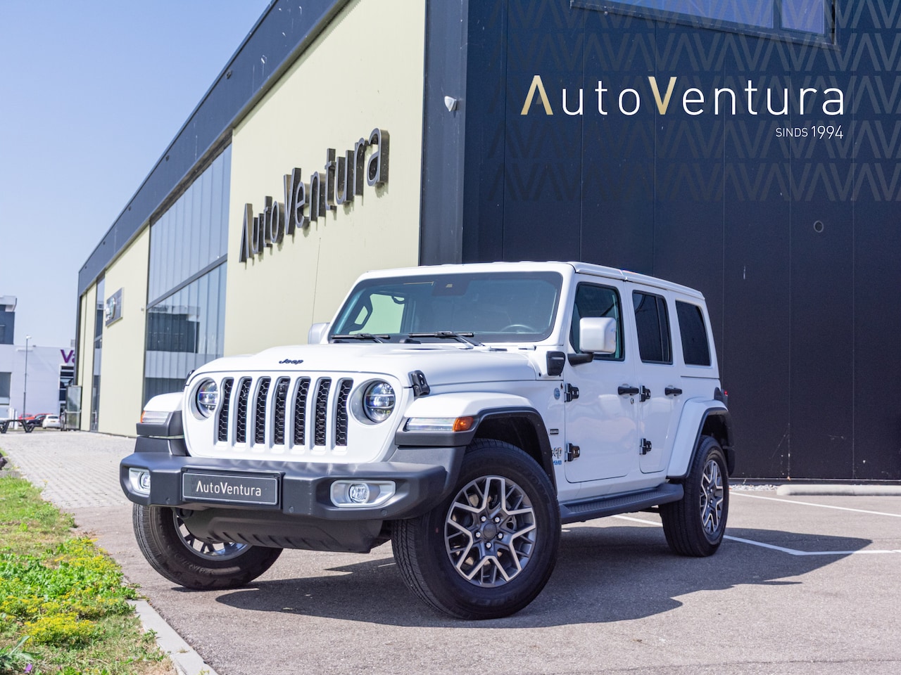 Jeep Wrangler Unlimited - 4xe 380 Sahara | Camera | Leder | Adaptive Cruise | Stoel/stuur verwarm. - AutoWereld.nl