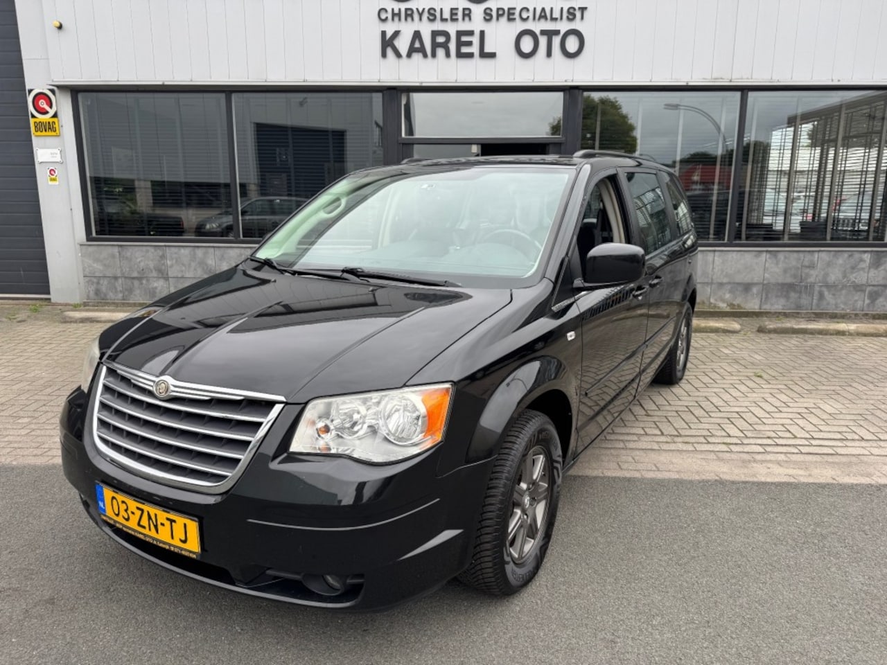 Chrysler Grand Voyager - 3.8 V6 Touring 3.8 V6 Touring - AutoWereld.nl