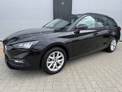 SEAT Leon - 1.0 TSI STYLE BUSINESS INTENS / ACC / CAMERA / APPLE CARPLAY / NL-AUTO / DEALER ONDERHOUDE