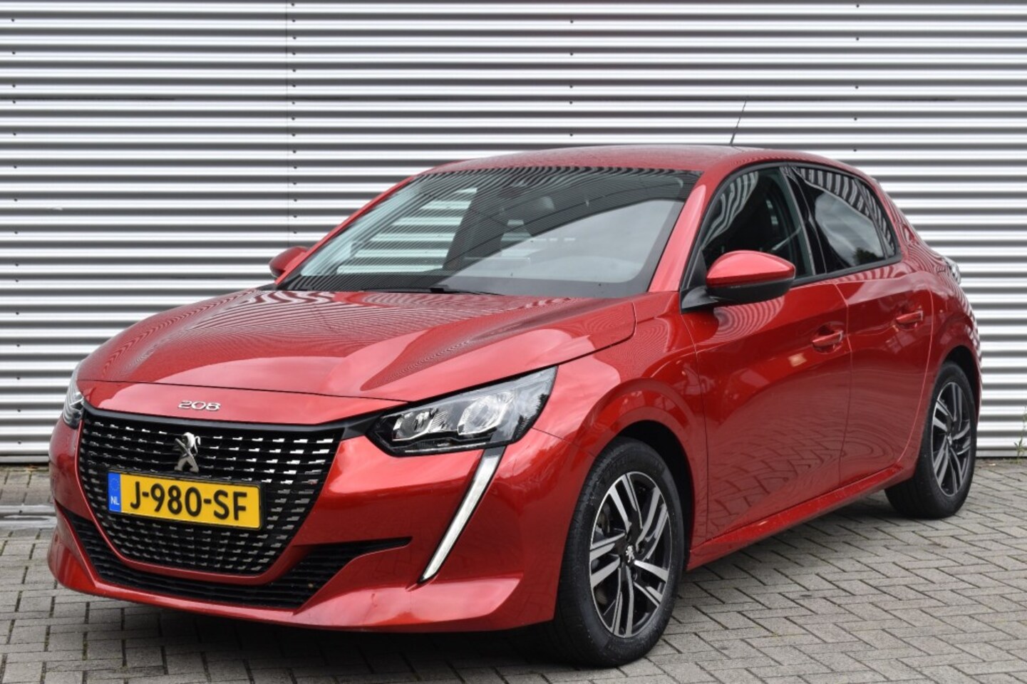 Peugeot 208 - 1.2 PURETECH ALLURE / NAVI + APP CONNECT / ECC / PDC / LED PAKKET - AutoWereld.nl