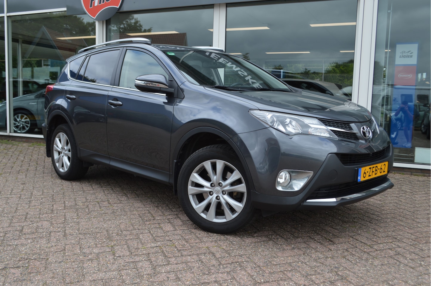 Toyota RAV4 - 2.0 Executive Business 4WD | Trekhaak 2000 kg | Navi | Climate C. | Cruise C. - AutoWereld.nl