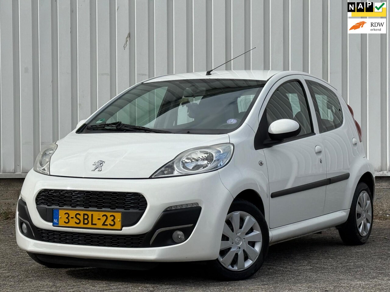 Peugeot 107 - 1.0 Active 1e Eigenaar,Airco,ElektrischeRamen,TourenTeller,DealerOnderhouden,N.A.P!Apk tot - AutoWereld.nl