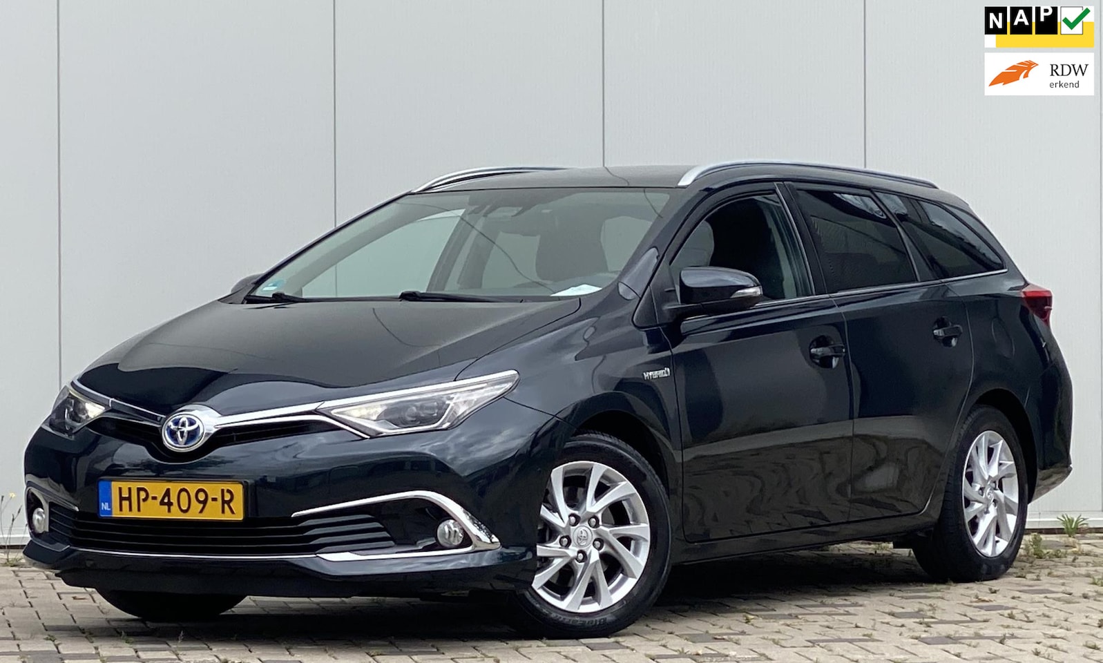Toyota Auris Touring Sports - 1.8 Hybrid Lease pro Panorama Navi Camera - AutoWereld.nl