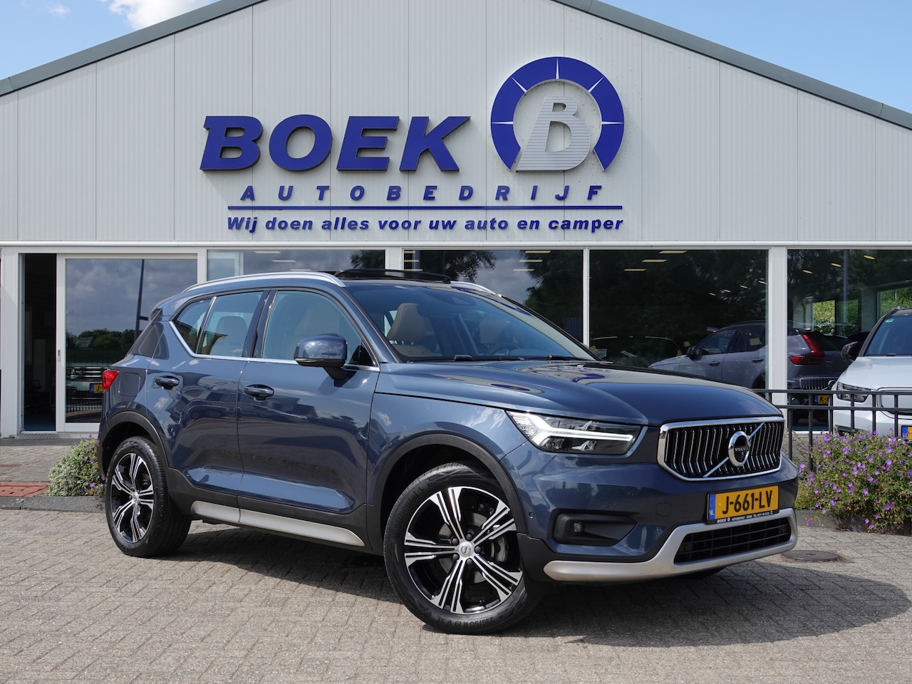 Volvo XC40 - 1.5 T3 164PK Inscription AUTOM. BOMVOL | VOL LEER | PANO | TREKH. | 360° CAM | HK AUDIO - AutoWereld.nl