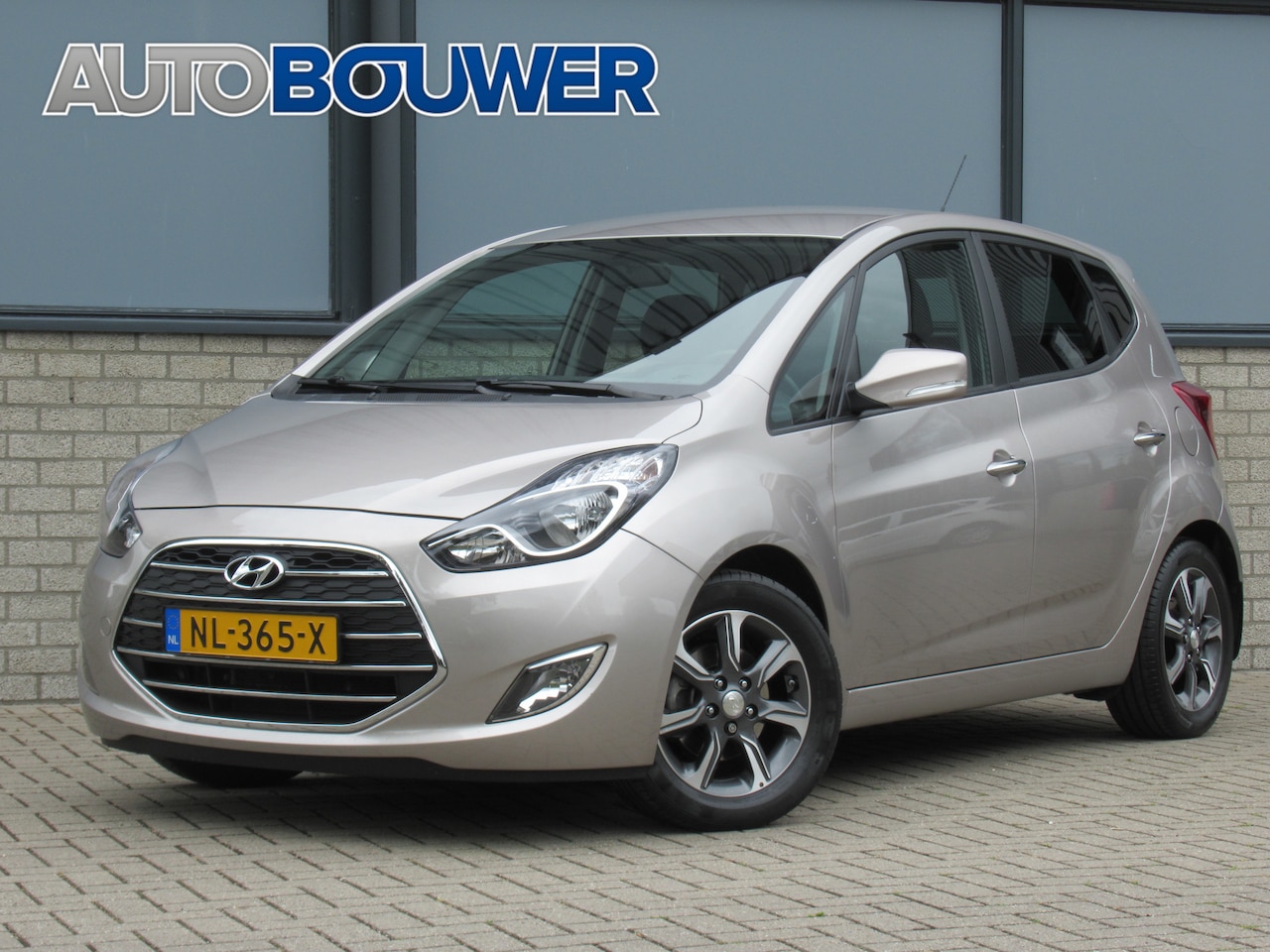 Hyundai ix20 - 1.4i Go! Airco | cruise | tr.haak | LM velgen | Navi | Camera - AutoWereld.nl