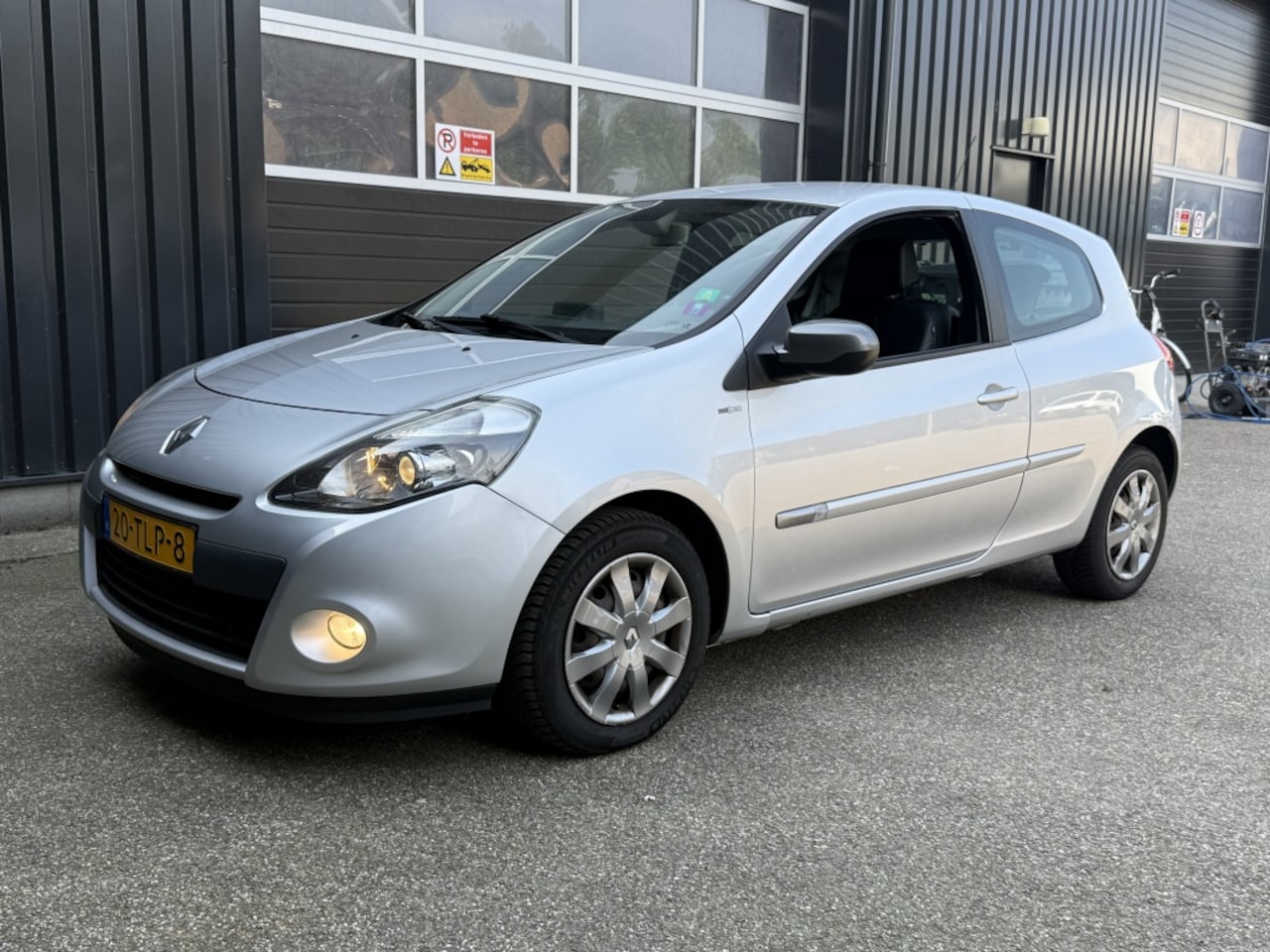 Renault Clio - 1.5 dCi 88PK Night & Day Navi Clima ECC Bluetooth - AutoWereld.nl