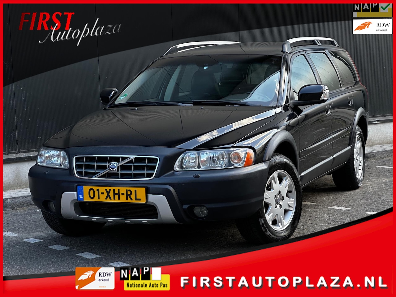 Volvo XC70 - 2.5 T Momentum LEDER/NAVI/CRUISE/TREKHAAK | NETTE AUTO ! - AutoWereld.nl