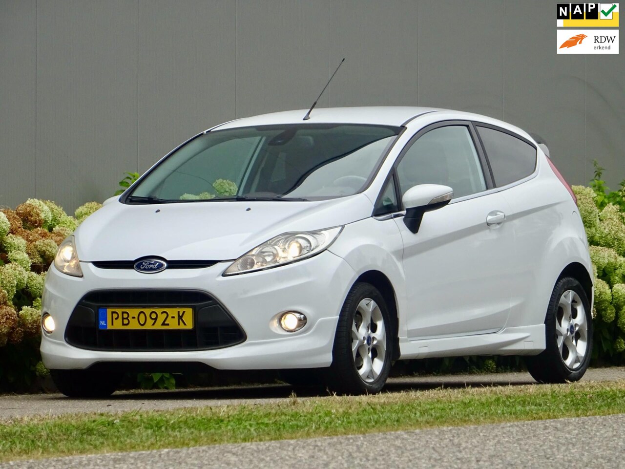 Ford Fiesta - 1.4 RS Sport /// ST Line /// INDIVIDUAL // Leer // - AutoWereld.nl