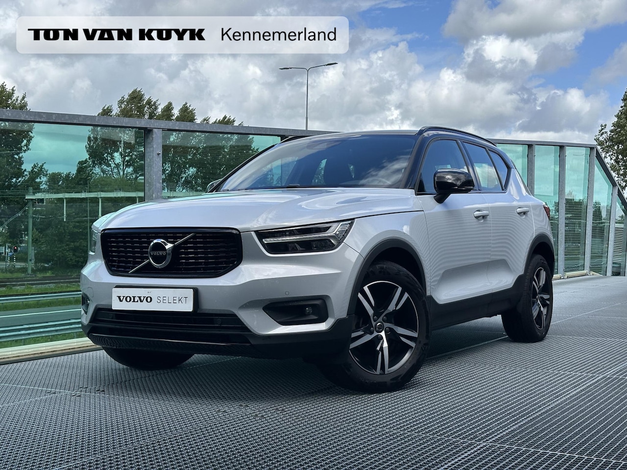 Volvo XC40 - 1.5 T2 R-Design Automaat / Camera achter / BLIS / Pilot assist / Nubuck bekleding / Carpla - AutoWereld.nl
